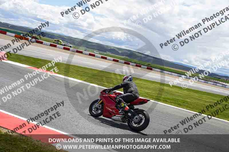 cadwell no limits trackday;cadwell park;cadwell park photographs;cadwell trackday photographs;enduro digital images;event digital images;eventdigitalimages;navarra;no limits trackdays;peter wileman photography;racing digital images;trackday digital images;trackday photos